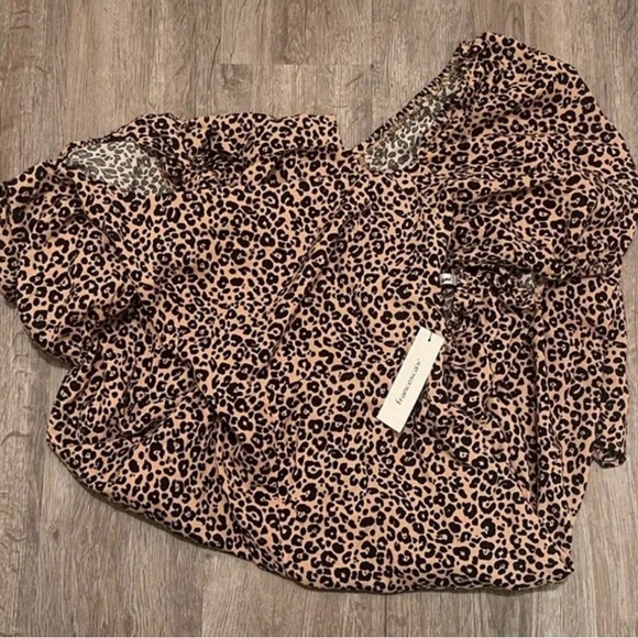Francesca’s NWT leopard jumpsuit - Picture 3 of 4
